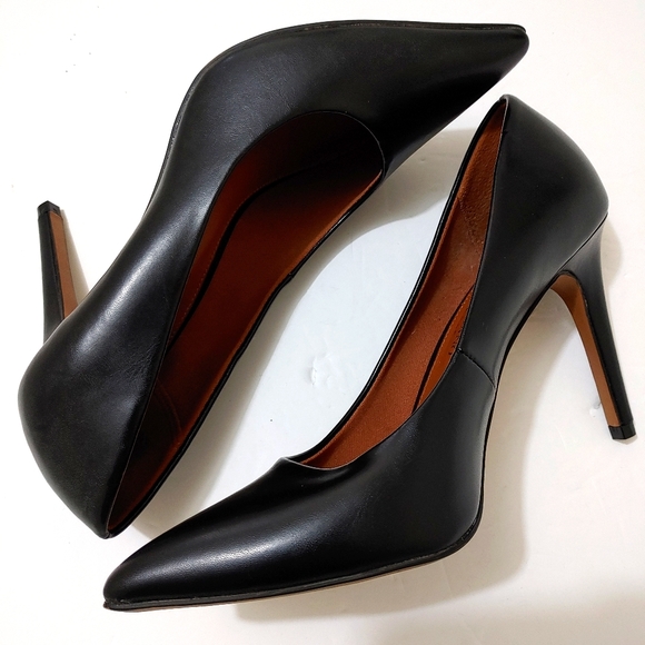 women's habit pointed pump